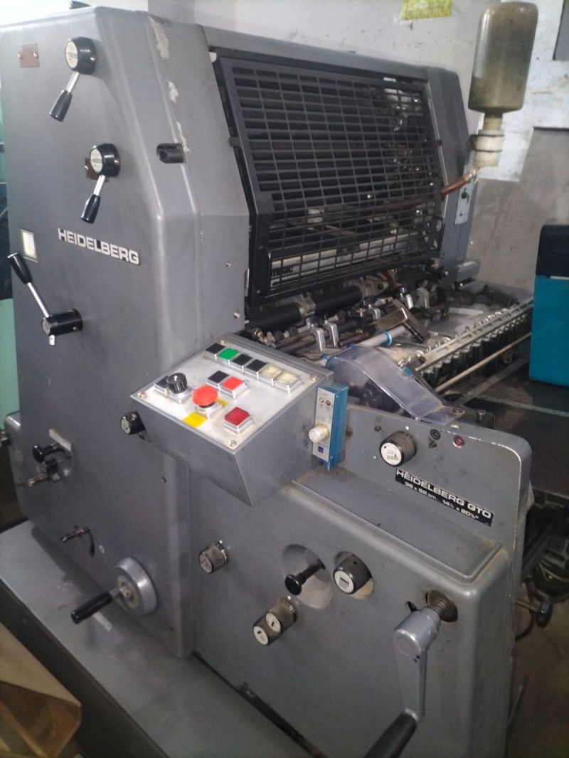 تاجر لجميع انواع مكينات الطباعه